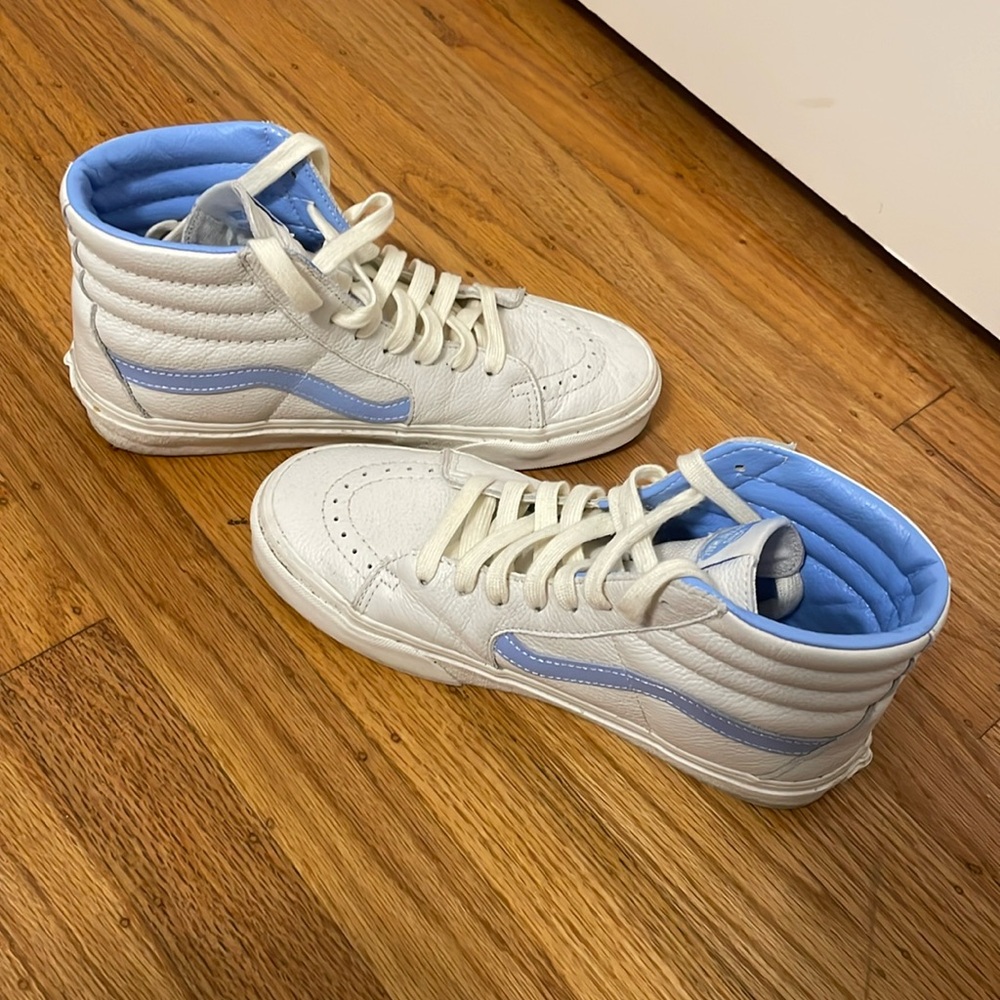 Vans Sk8-Hi Vintage Leather Shoe; size 8W; white and light blue